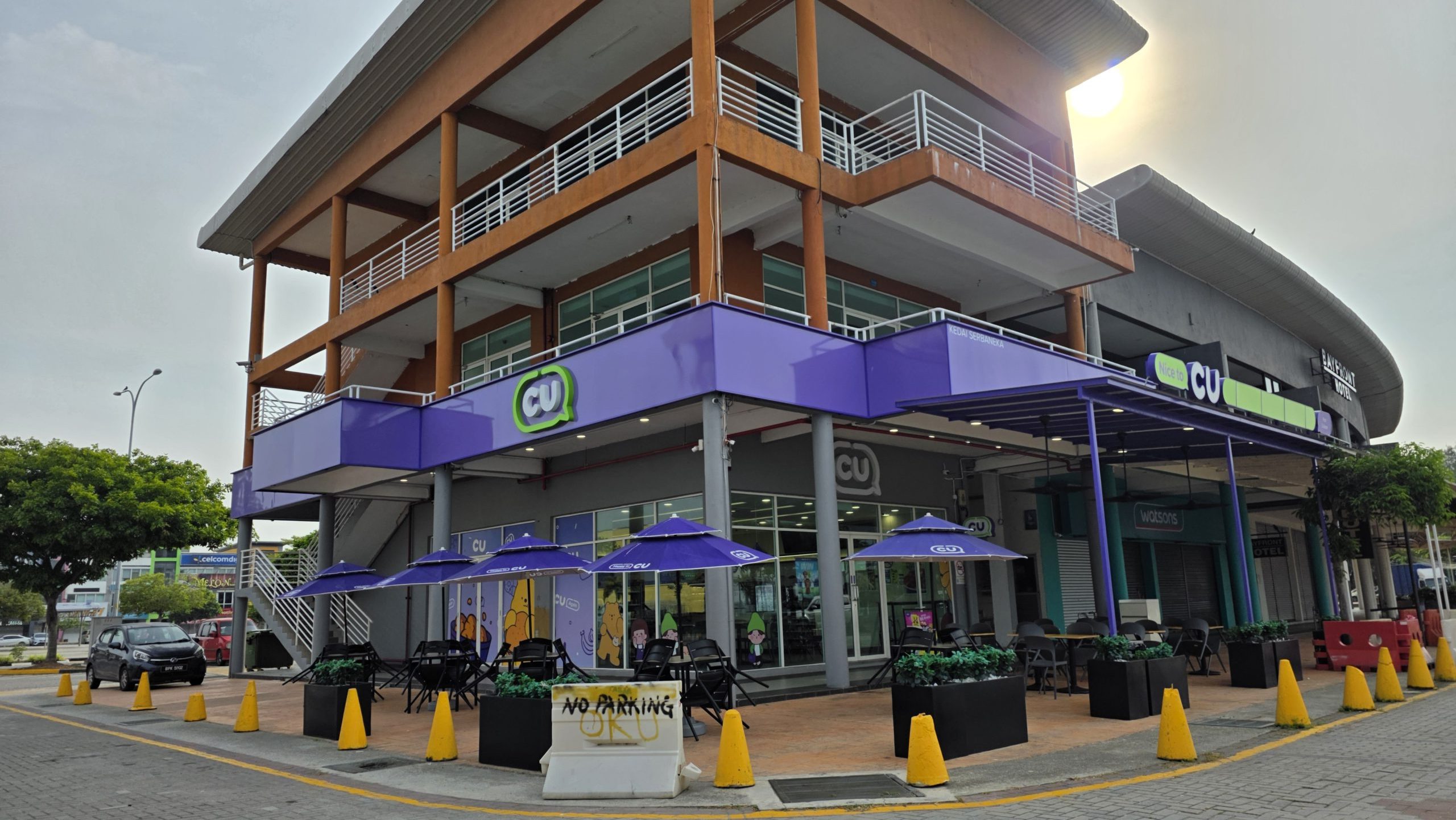 Shopping outlets at PD Waterfront