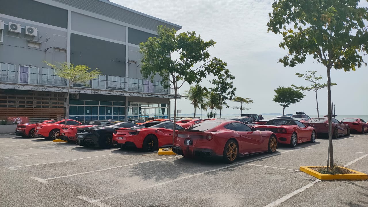 Car enthusiasts at PD Waterfront