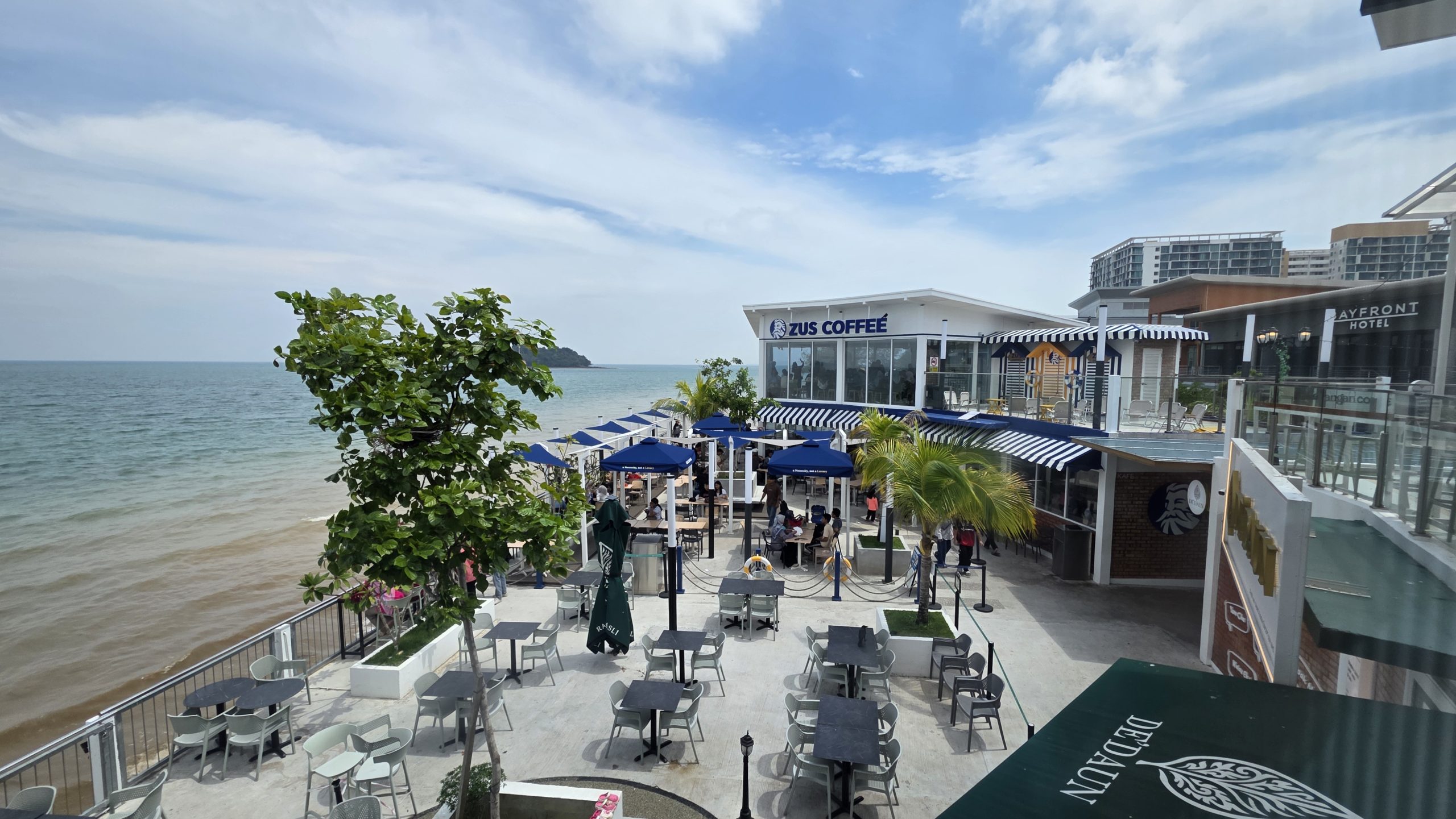 Glasshouse Style Outlets by the Water at PD Waterfront